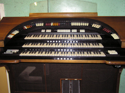 Conn 652 console